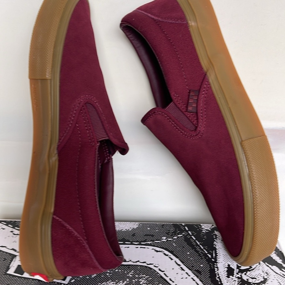 Vans WMNS Skate Slip-On Port/Gum
VN0A5FCAK10
Sneakers